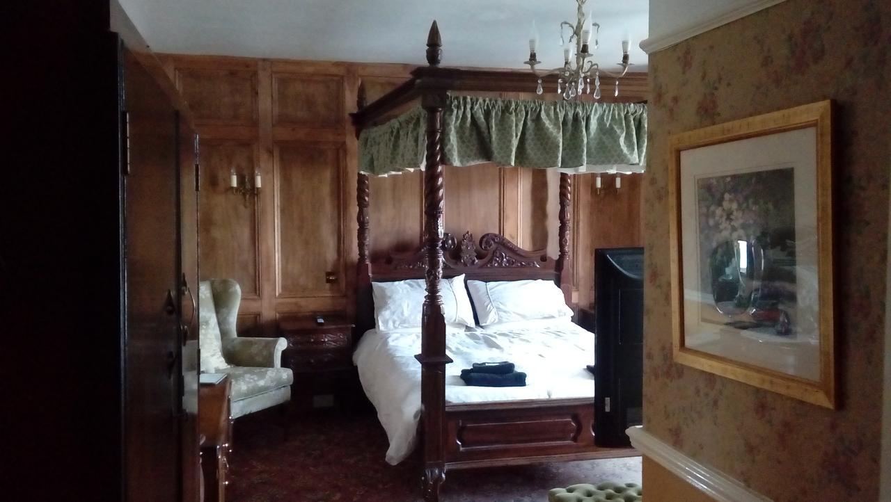 Neuadd Arms Hotel Llanwrtyd Wells Dış mekan fotoğraf