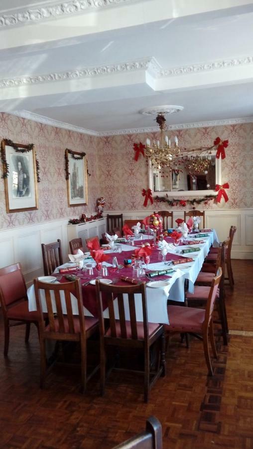 Neuadd Arms Hotel Llanwrtyd Wells Dış mekan fotoğraf